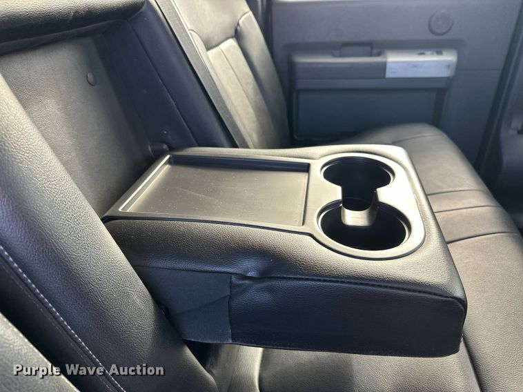 image for item DW4269 2015 Ford F350 Super Duty Crew Cab pickup truck