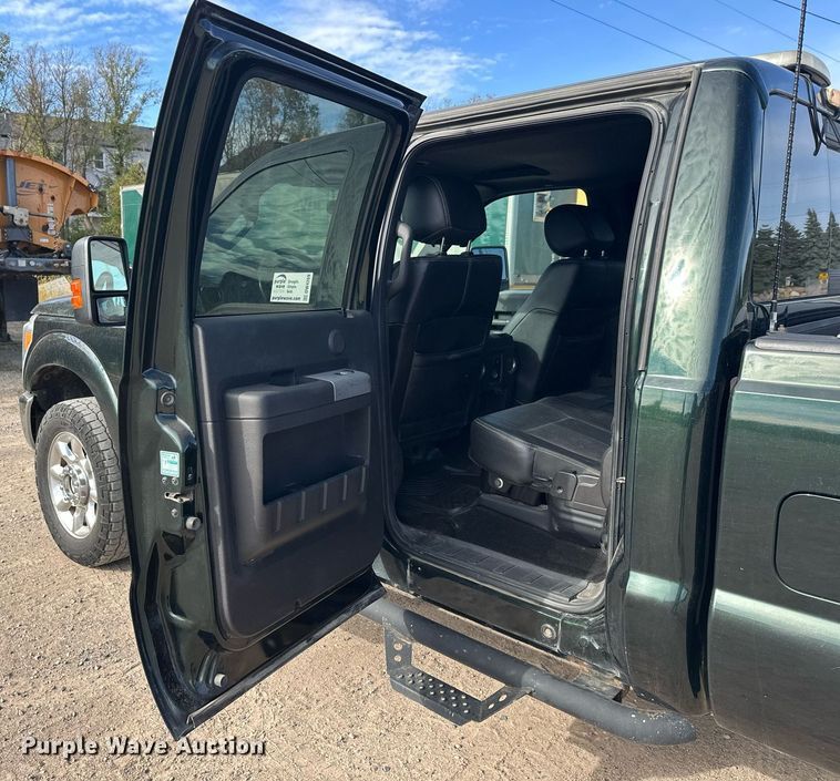 image for item DW4269 2015 Ford F350 Super Duty Crew Cab pickup truck