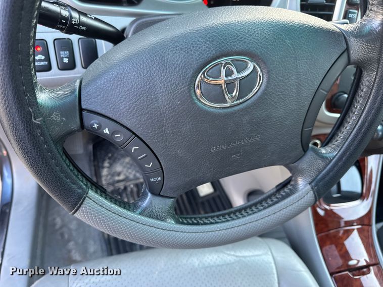 image for item DW6634 2006 Toyota Highlander Hybrid SUV