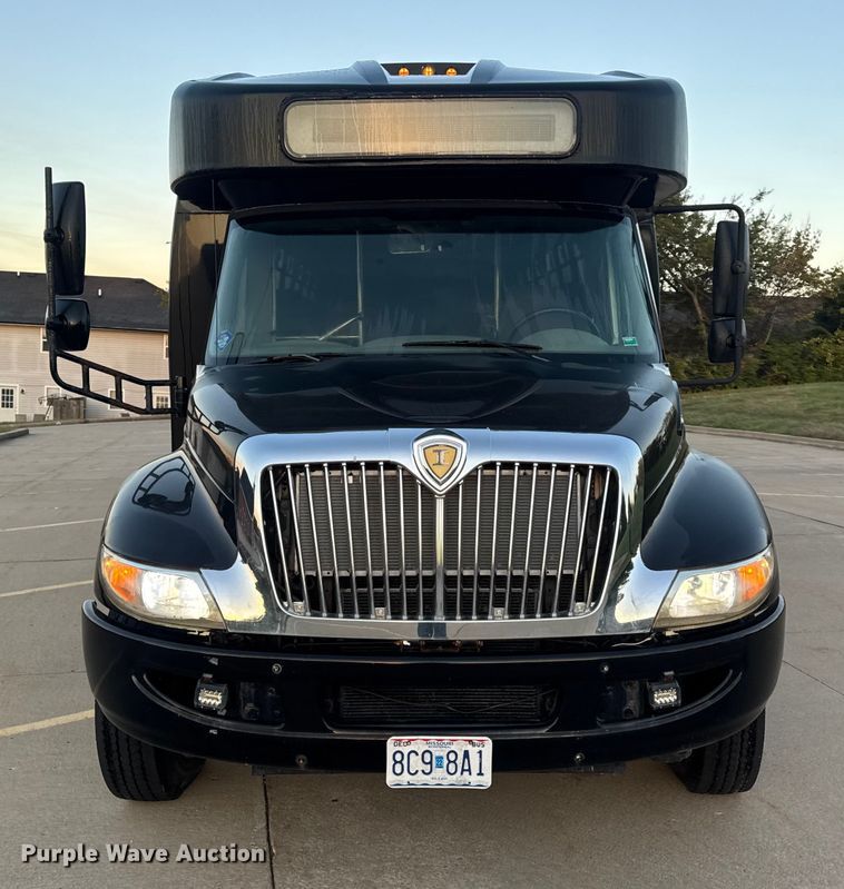 image for item DW6646 2015 International PC505 shuttle bus