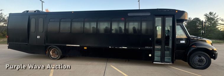 image for item DW6646 2015 International PC505 shuttle bus