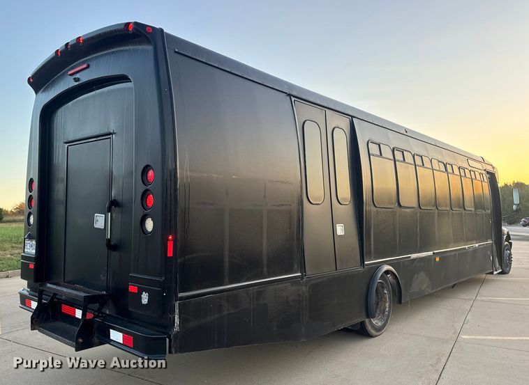 image for item DW6646 2015 International PC505 shuttle bus