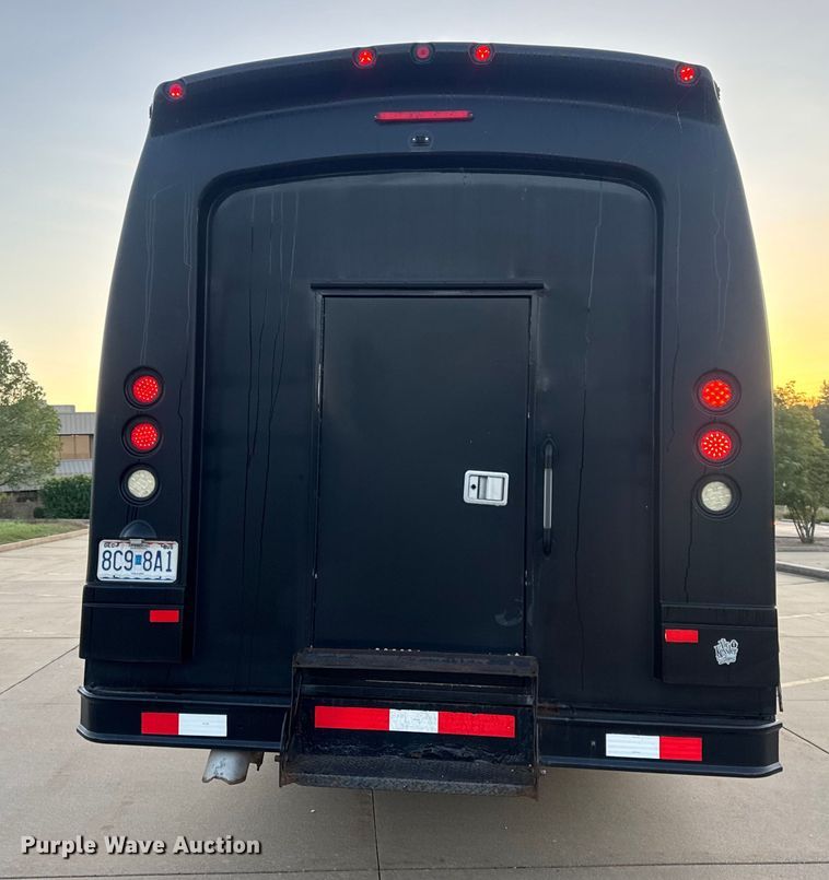 image for item DW6646 2015 International PC505 shuttle bus