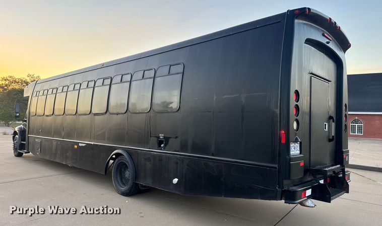 image for item DW6646 2015 International PC505 shuttle bus