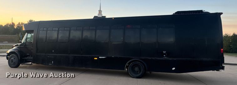 image for item DW6646 2015 International PC505 shuttle bus