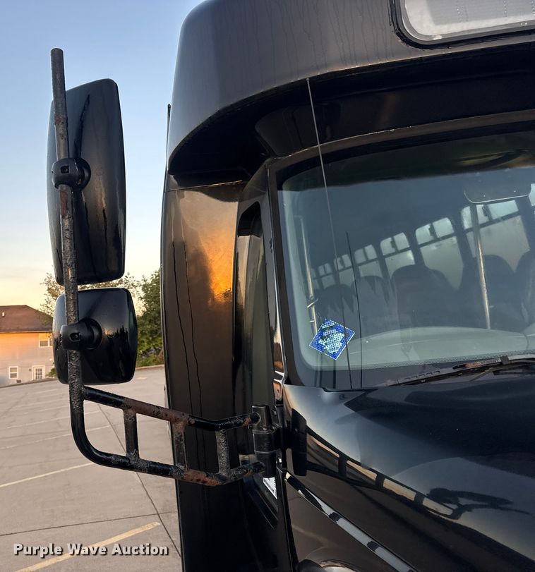 image for item DW6646 2015 International PC505 shuttle bus