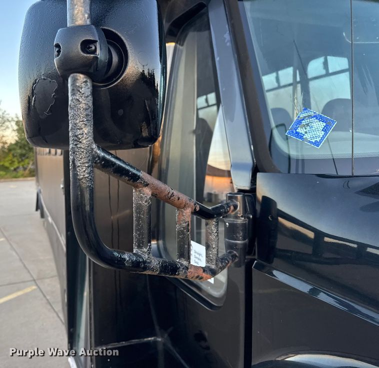 image for item DW6646 2015 International PC505 shuttle bus