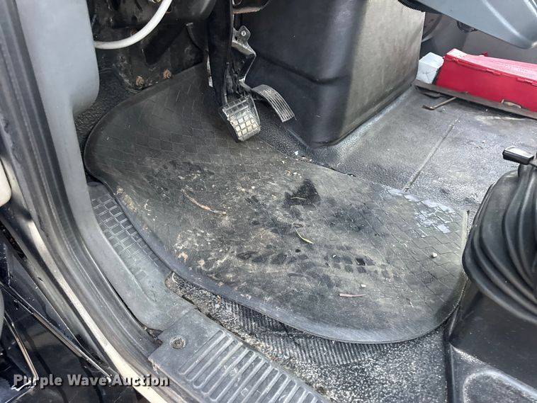 image for item DW6646 2015 International PC505 shuttle bus