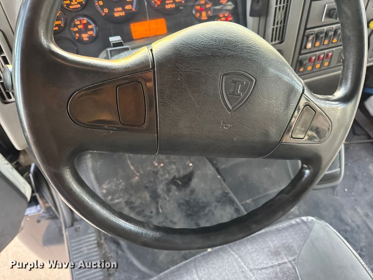 image for item DW6646 2015 International PC505 shuttle bus