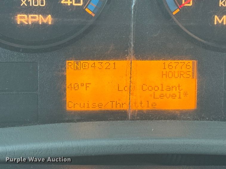 image for item DW6646 2015 International PC505 shuttle bus