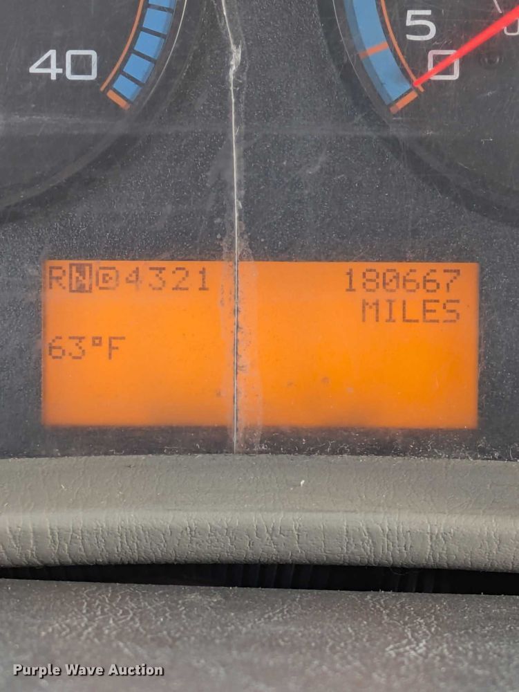 image for item DW6646 2015 International PC505 shuttle bus