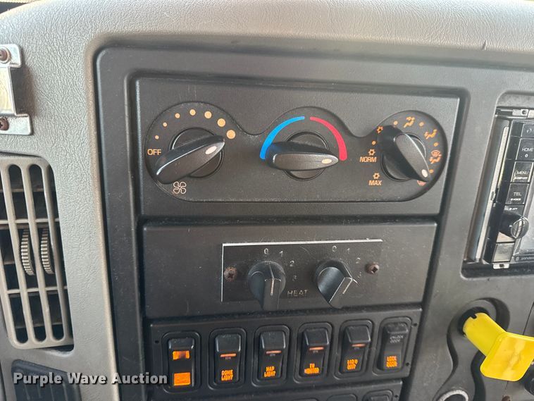 image for item DW6646 2015 International PC505 shuttle bus