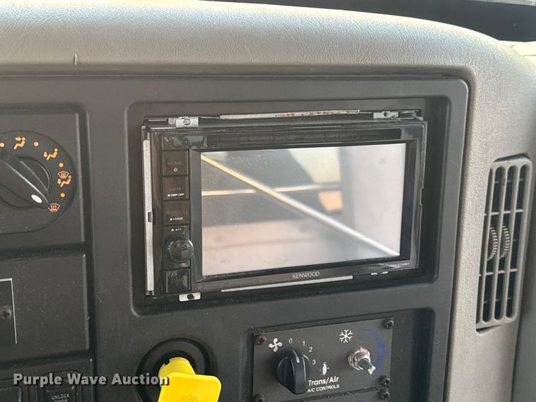 image for item DW6646 2015 International PC505 shuttle bus