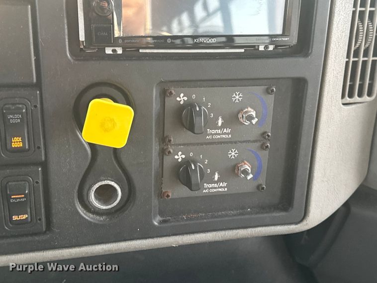 image for item DW6646 2015 International PC505 shuttle bus