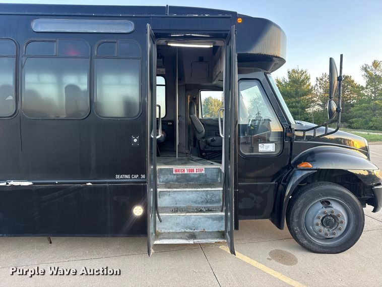 image for item DW6646 2015 International PC505 shuttle bus