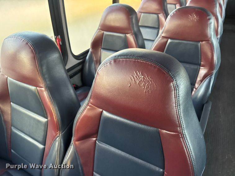 image for item DW6646 2015 International PC505 shuttle bus