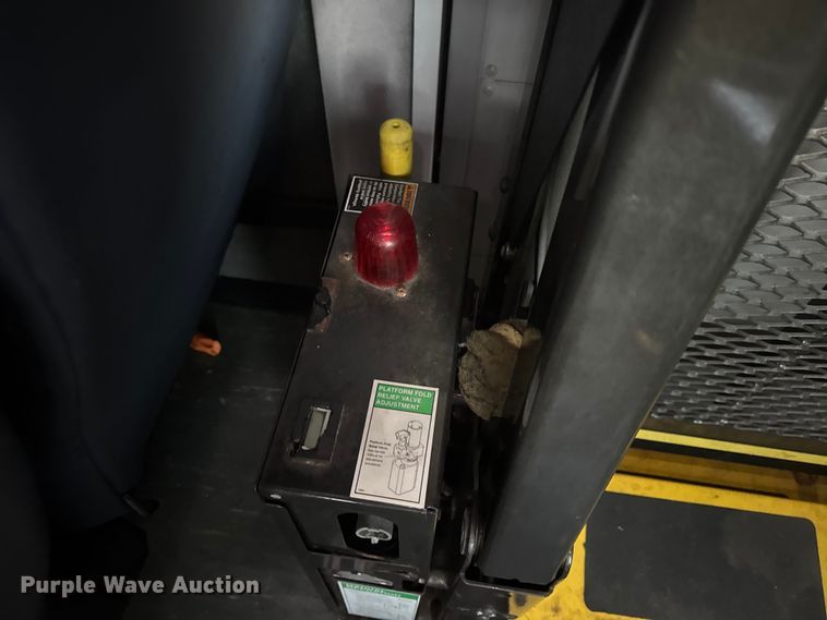 image for item DW6646 2015 International PC505 shuttle bus