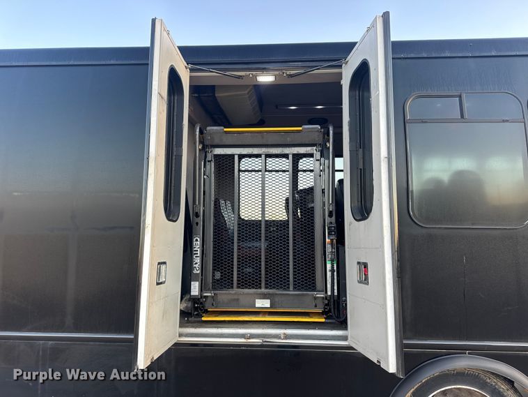 image for item DW6646 2015 International PC505 shuttle bus