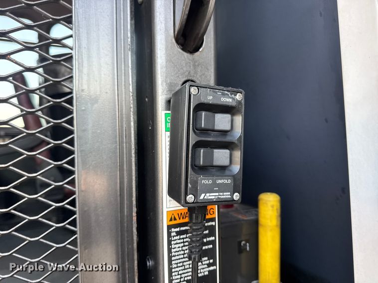 image for item DW6646 2015 International PC505 shuttle bus