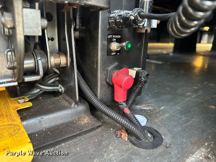 image for item DW6646 2015 International PC505 shuttle bus