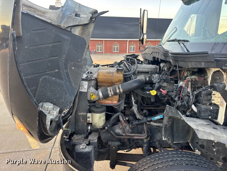 image for item DW6646 2015 International PC505 shuttle bus