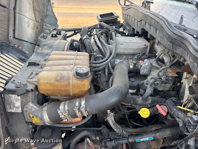 image for item DW6646 2015 International PC505 shuttle bus