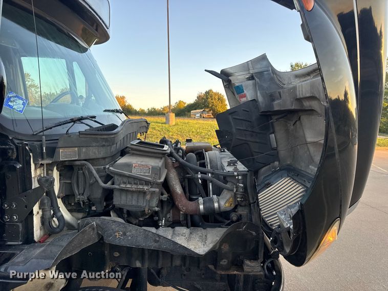 image for item DW6646 2015 International PC505 shuttle bus