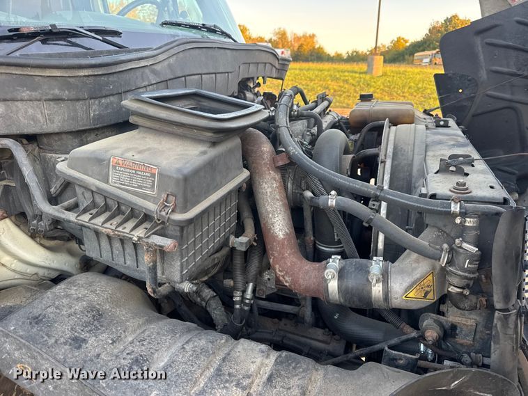 image for item DW6646 2015 International PC505 shuttle bus