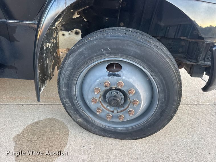 image for item DW6646 2015 International PC505 shuttle bus