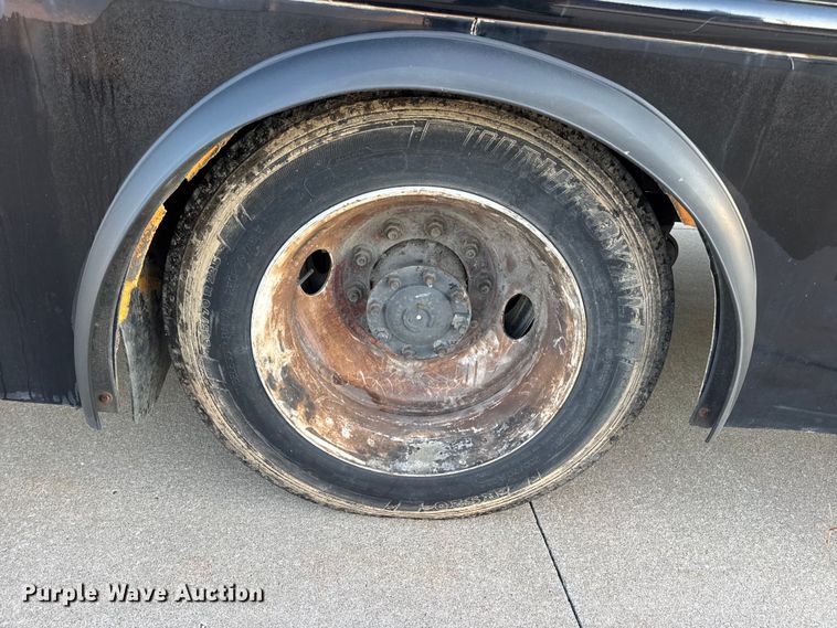 image for item DW6646 2015 International PC505 shuttle bus