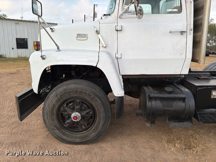 image for item DX5847 1978 Ford 8000 semi truck