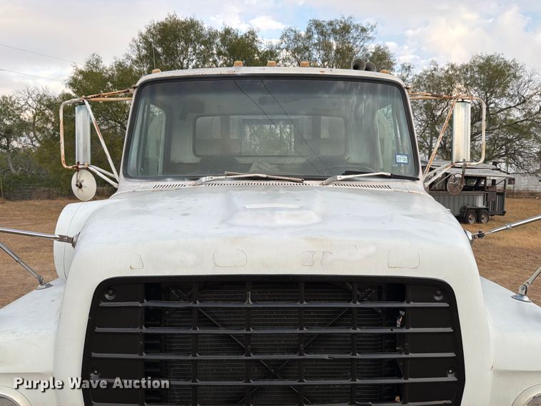 image for item DX5847 1978 Ford 8000 semi truck