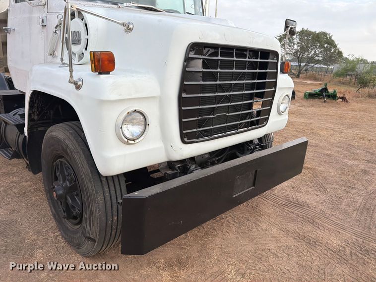 image for item DX5847 1978 Ford 8000 semi truck