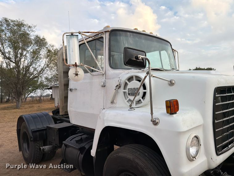 image for item DX5847 1978 Ford 8000 semi truck