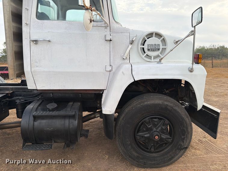 image for item DX5847 1978 Ford 8000 semi truck