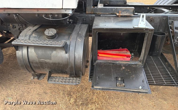 image for item DX5847 1978 Ford 8000 semi truck