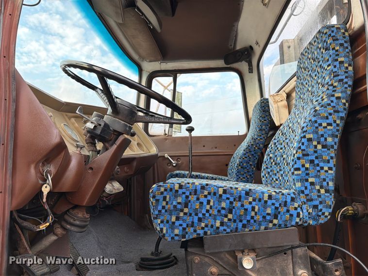 image for item DX5847 1978 Ford 8000 semi truck