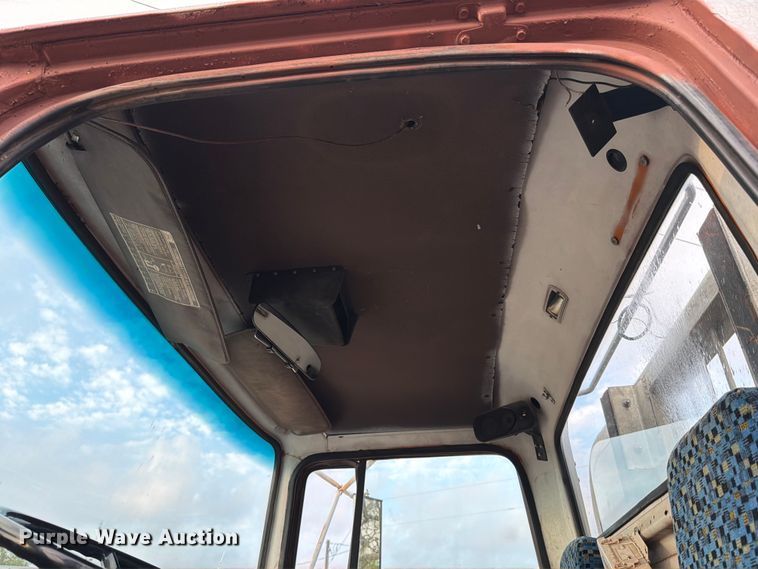 image for item DX5847 1978 Ford 8000 semi truck