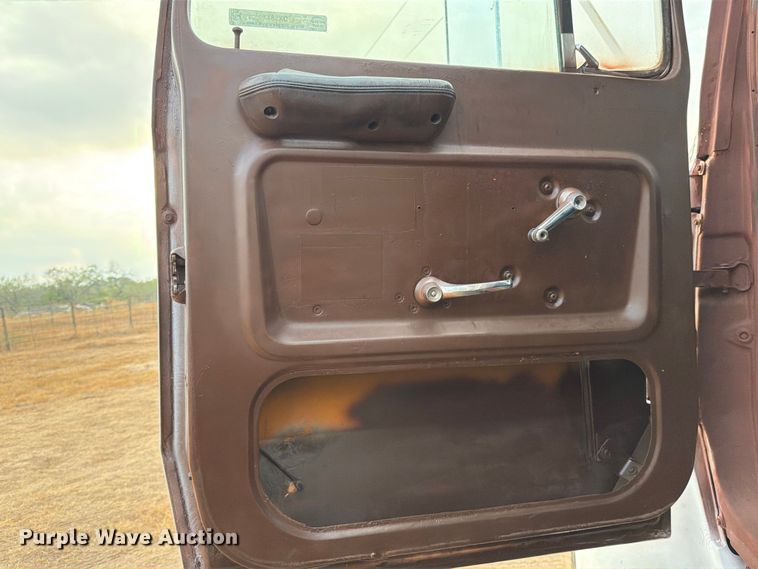 image for item DX5847 1978 Ford 8000 semi truck