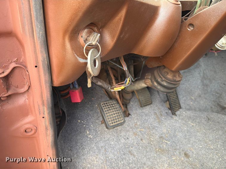 image for item DX5847 1978 Ford 8000 semi truck