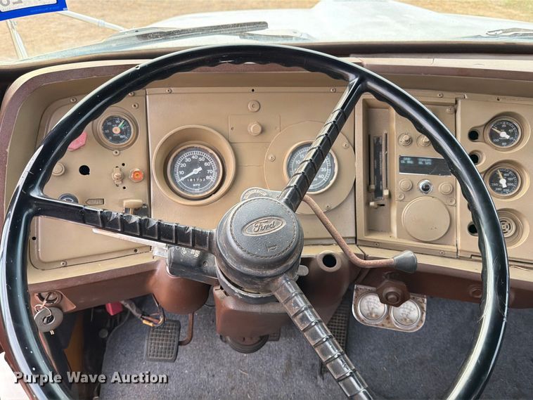 image for item DX5847 1978 Ford 8000 semi truck