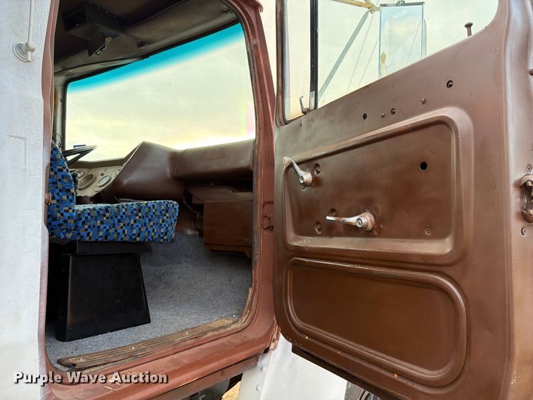 image for item DX5847 1978 Ford 8000 semi truck