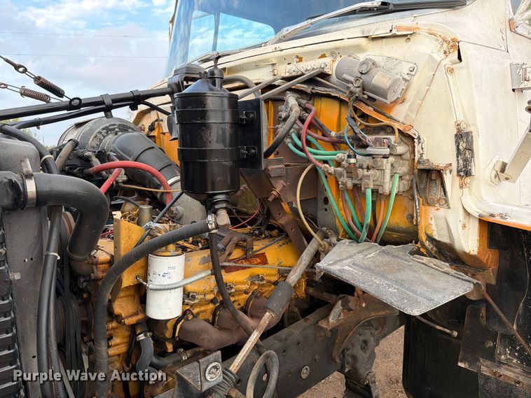 image for item DX5847 1978 Ford 8000 semi truck