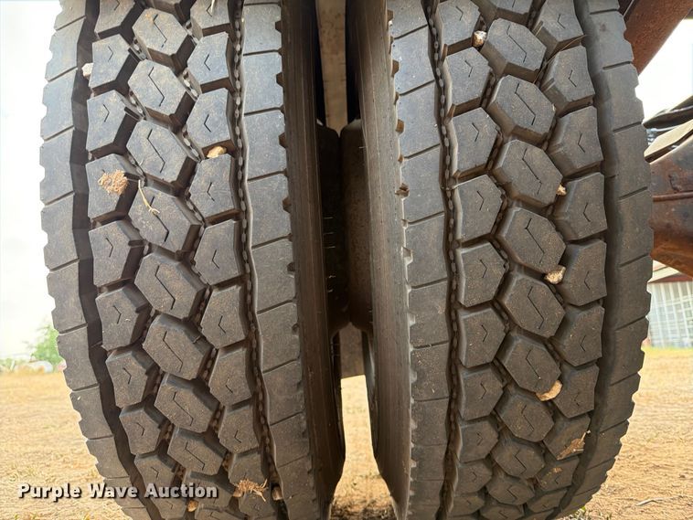 image for item DX5847 1978 Ford 8000 semi truck