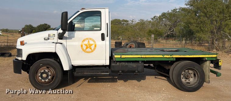 image for item DX5848 2003 Chevrolet C4500 flatbed truck