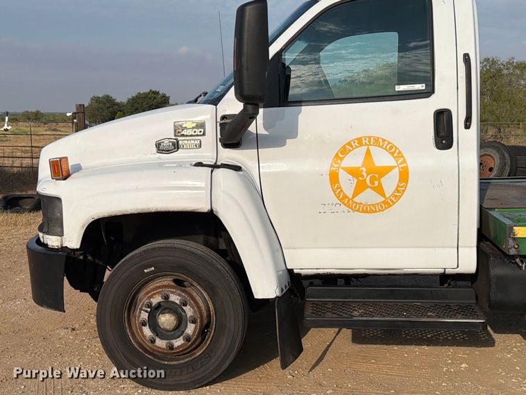 image for item DX5848 2003 Chevrolet C4500 flatbed truck