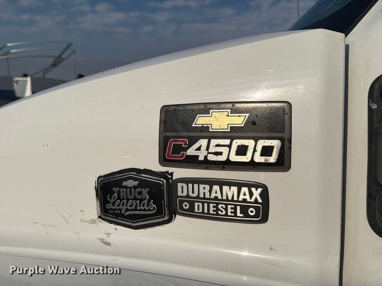 image for item DX5848 2003 Chevrolet C4500 flatbed truck