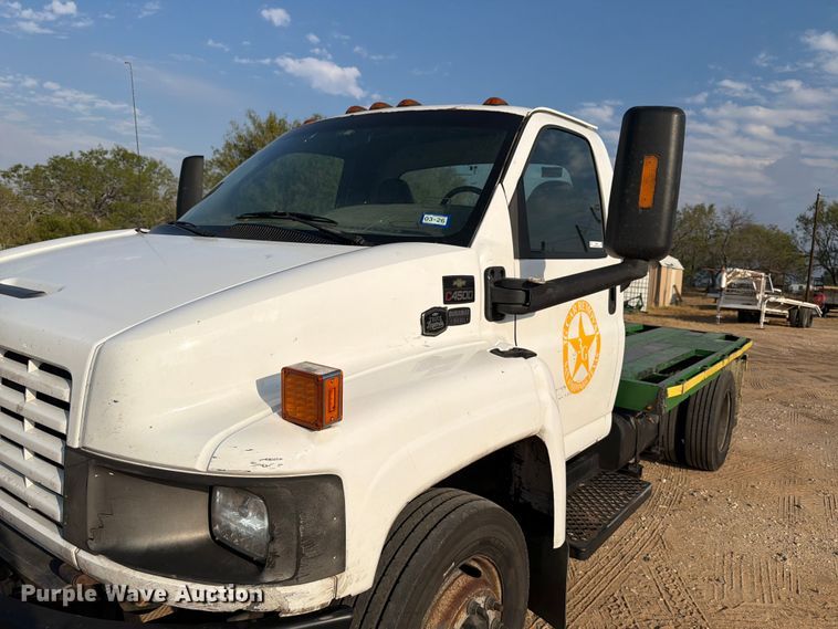 image for item DX5848 2003 Chevrolet C4500 flatbed truck