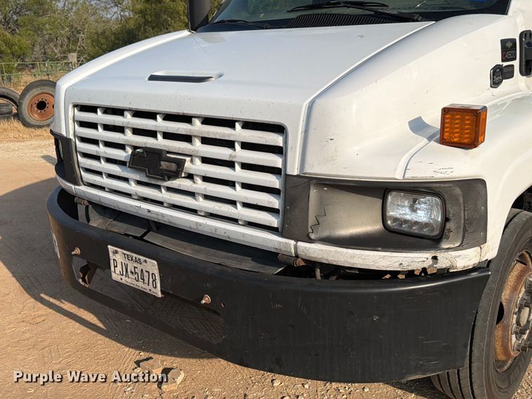 image for item DX5848 2003 Chevrolet C4500 flatbed truck