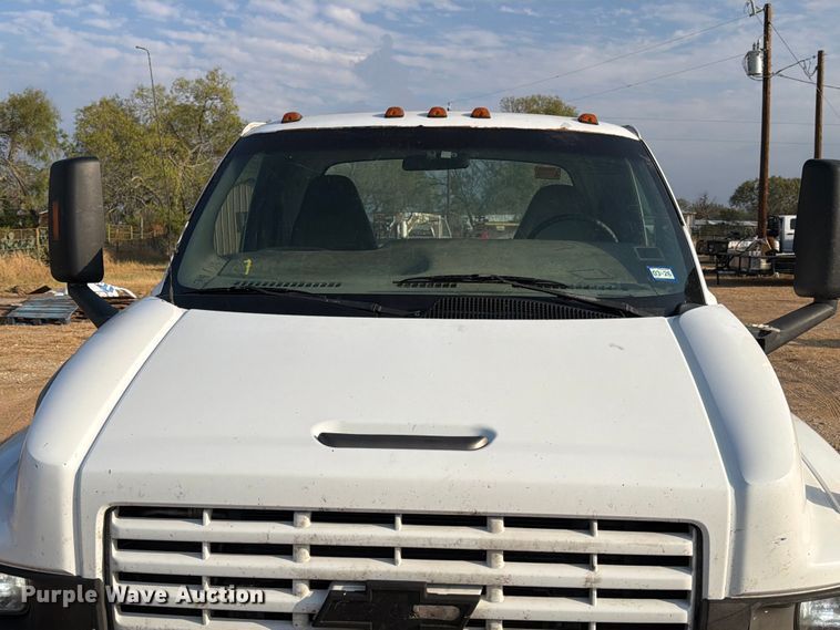 image for item DX5848 2003 Chevrolet C4500 flatbed truck